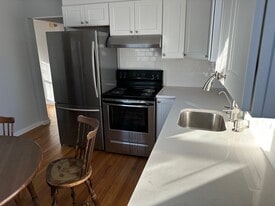 Building Photo - 261 East Ave