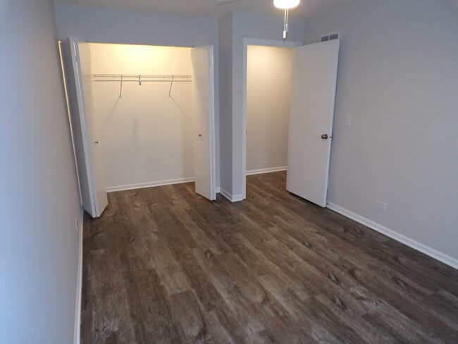 Building Photo - 1595 Millbrook Dr