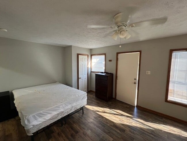 Building Photo - Cozy Fully Furnished 1B/1B Cottage Available in Sulphur