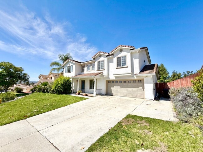 Building Photo - Stunning 4 Bedroom Home in California Tradewinds