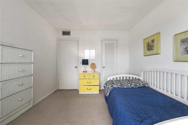 Building Photo - 431 Markham S