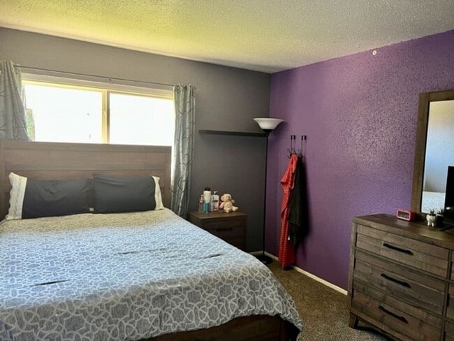 Building Photo - Available Now  4 Bedroom 2 bath home