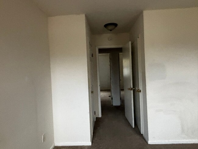 Building Photo - 3BR Townhome in Northampton School District