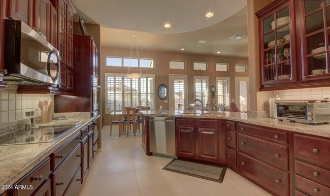 Building Photo - 1223 E Moss St