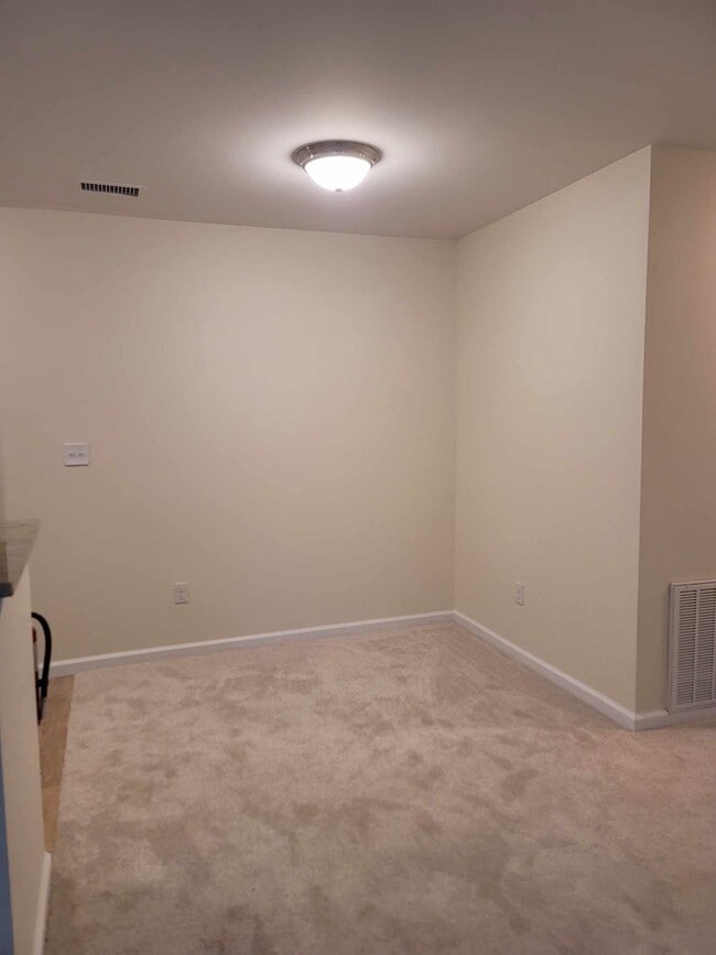 Building Photo - 27 Lear Ct