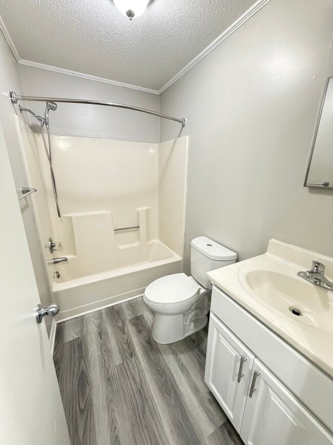 Building Photo - Oxford-2 Bedrooms