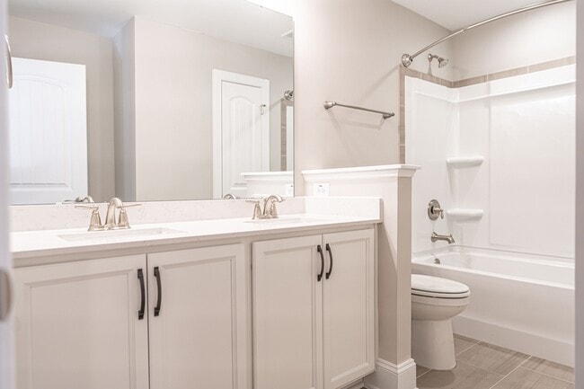 Building Photo - 152 Lark Dr