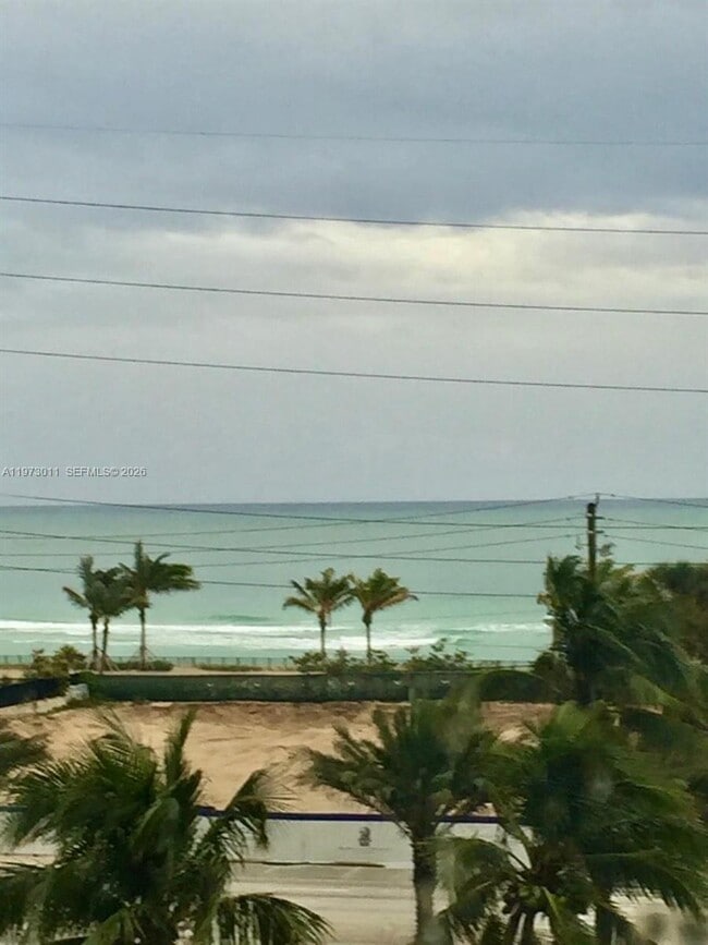 Building Photo - 100 Bayview Dr