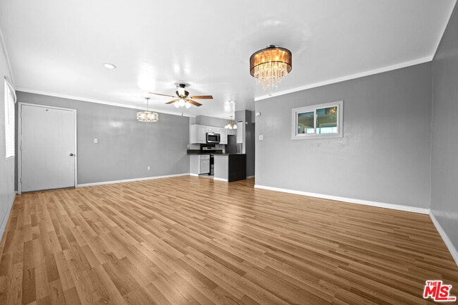 Building Photo - 12801 Moorpark St