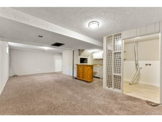 Building Photo - 7073 S Elm St