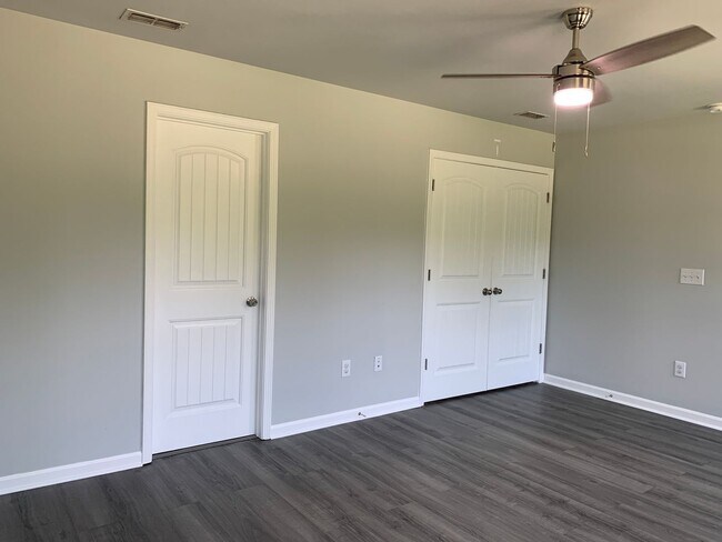 Building Photo - Luxurious Garner Home, Fenced Yard, Commun...