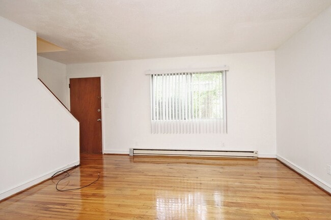 Building Photo - Dog-Friendly Duplex Near Shops at Stonefield