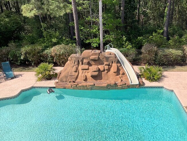 Building Photo - 664 Oxbow Dr