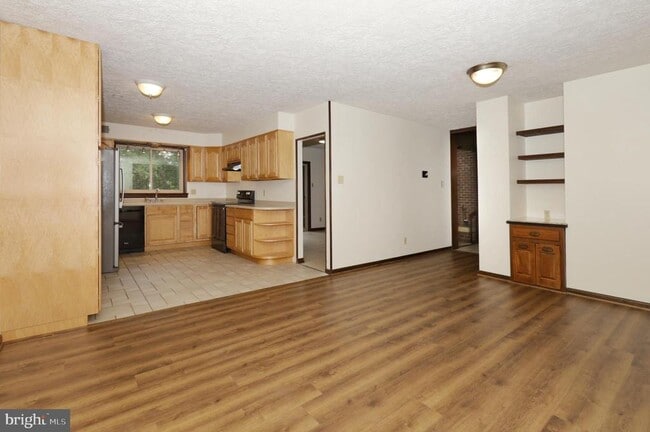 Building Photo - 11800 Wolf Run Ln