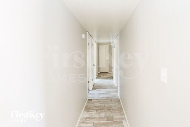 Building Photo - 5240 W Desert Cove Ave