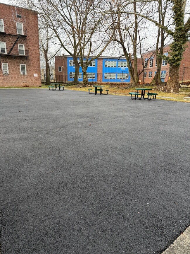 Building Photo - 1549 Central Park Ave