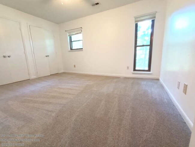 Building Photo - Water view Top Floor 3 bedroom condo in No...