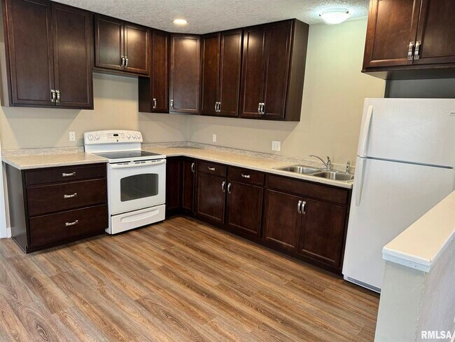 Building Photo - 3803 Pearl Ave