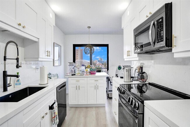 Building Photo - 1201 S Ocean Dr