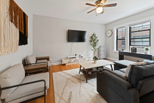 Building Photo - 6439 N Hamilton Ave