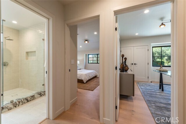 Building Photo - 8960 Oak Park Ave