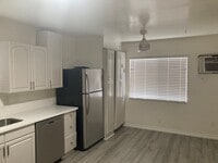 Building Photo - 2-Bed, 2-Bath Near SDSU!
