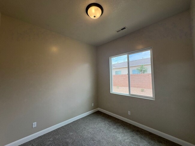 Building Photo - Brand New Townhome In Hurricane