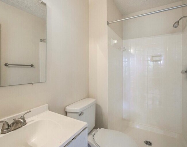 Building Photo - 10679 Campus Way S