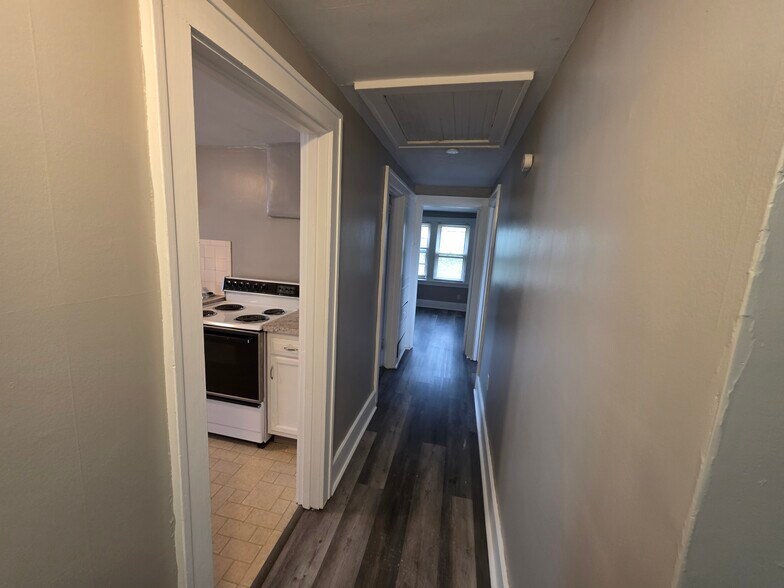 Building Photo - 1820 Malasia Rd