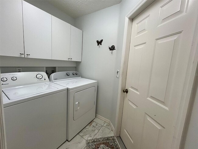 Building Photo - 245 Hemingway Dr
