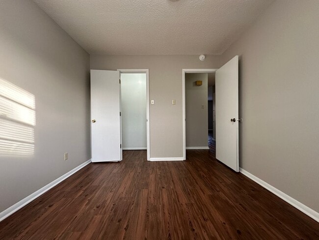 Building Photo - 209 Lecta Ave