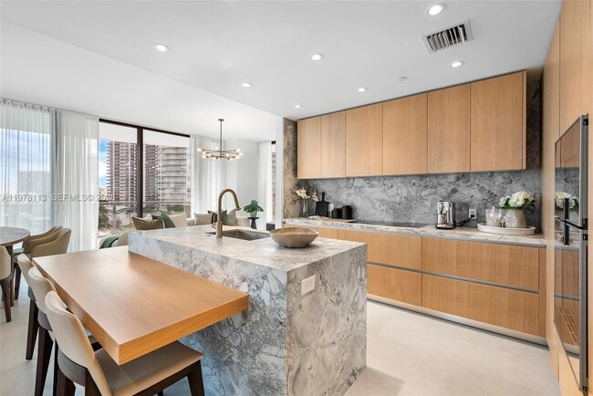 Building Photo - 500 Alton Rd