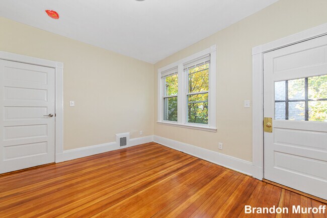 Building Photo - 44 Brackett St