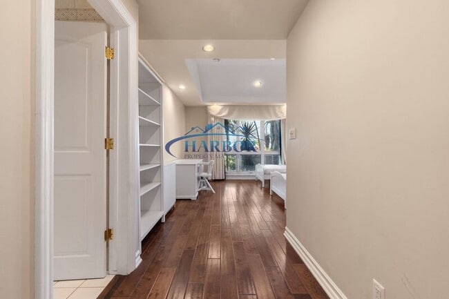 Building Photo - 1504 Vía Margarita