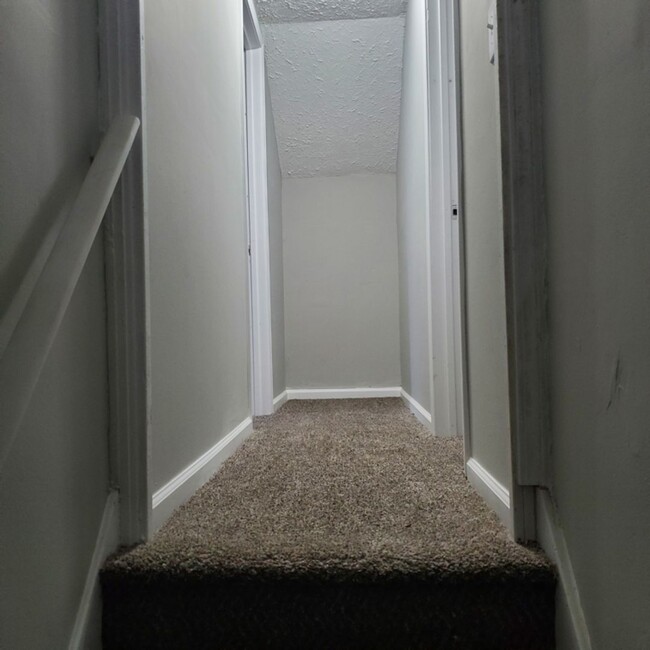 Building Photo - 4 BDRM HOUSE FOR RENT