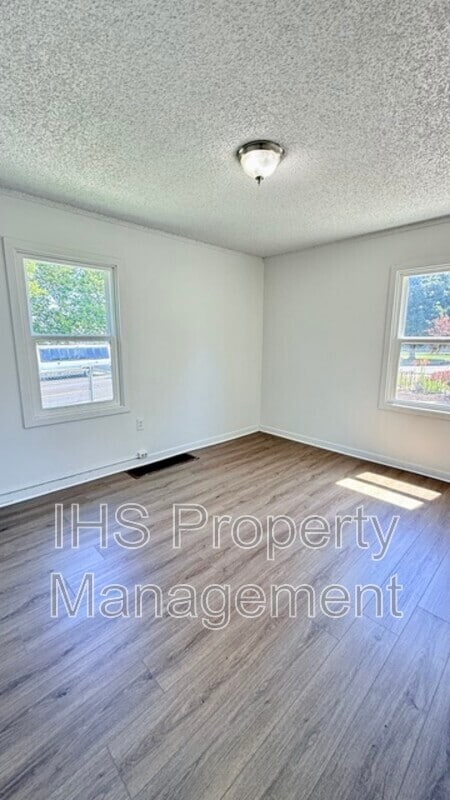 Building Photo - 1209 Stevens Dr