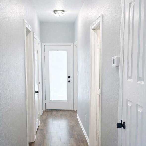 Building Photo - 505 S 1st St