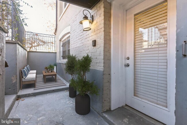 Building Photo - 1300 Belmont St NW