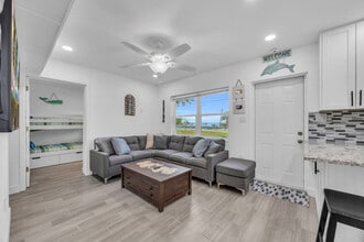 Building Photo - 2362 Pineapple Ave