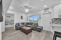 Building Photo - 2362 Pineapple Ave