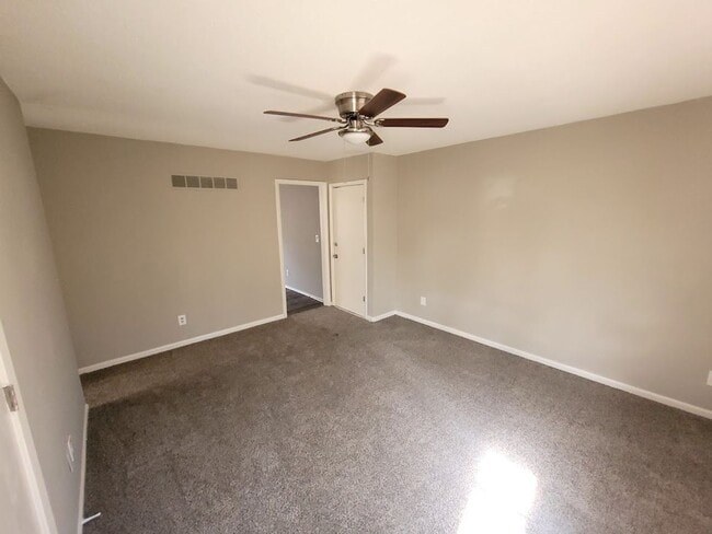Primary Photo - 5036-5038 N Topping Duplex