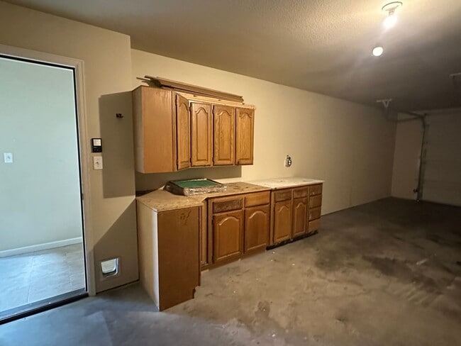 Building Photo - 3 bed 2 bath townhome!