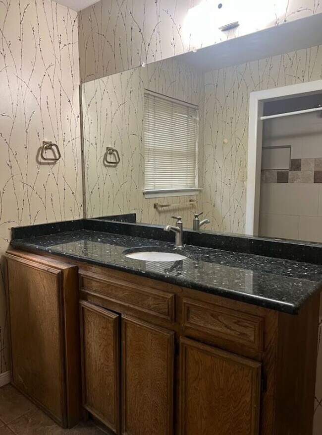 Building Photo - PRE LEASE CONDO FOR FALL 2026 - W/D Included