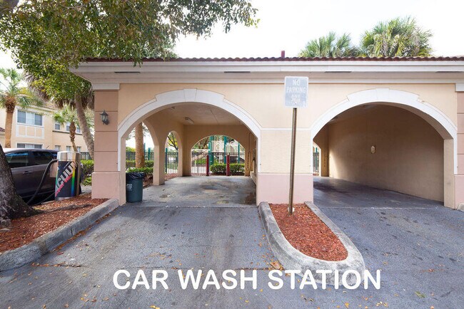 Building Photo - 2400 Centergate Dr