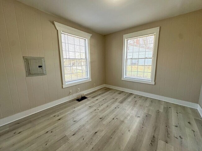 Building Photo - CENTER TOWNSHIP! **** SECTION 8 ****