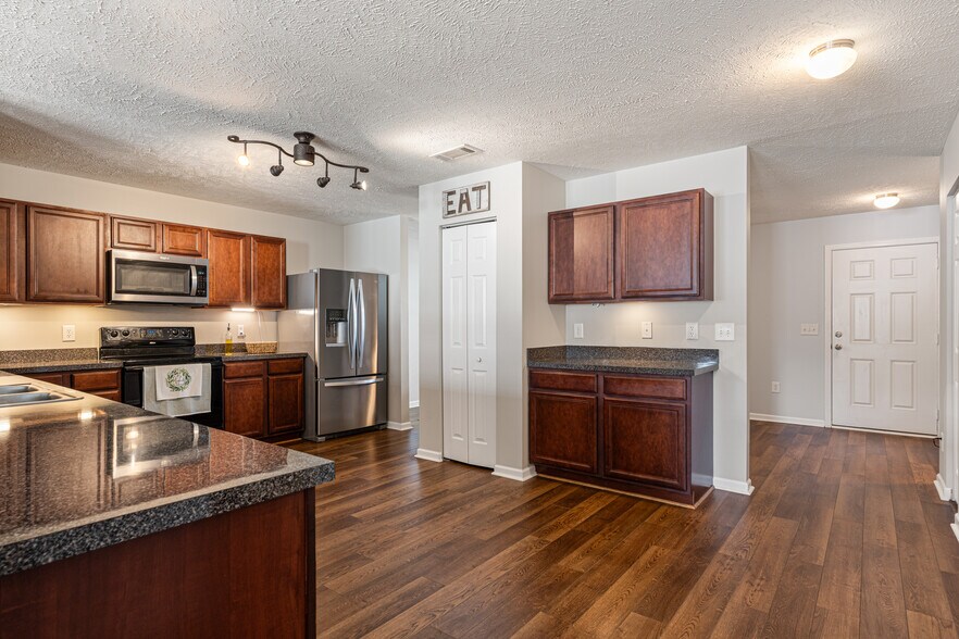Kitchen - 3636 Blaze Dr