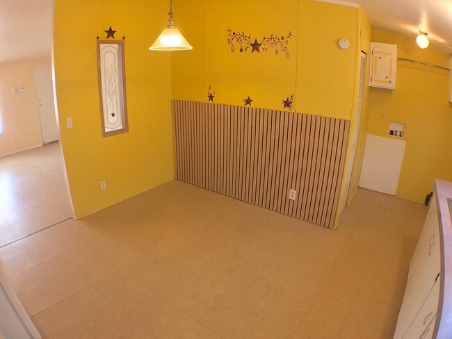 Building Photo - East El Paso 3 bed Refrig A/C