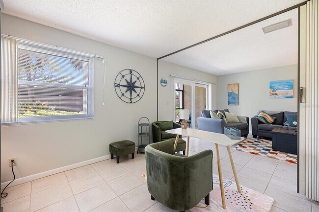 Building Photo - 634 Bird Bay Dr E