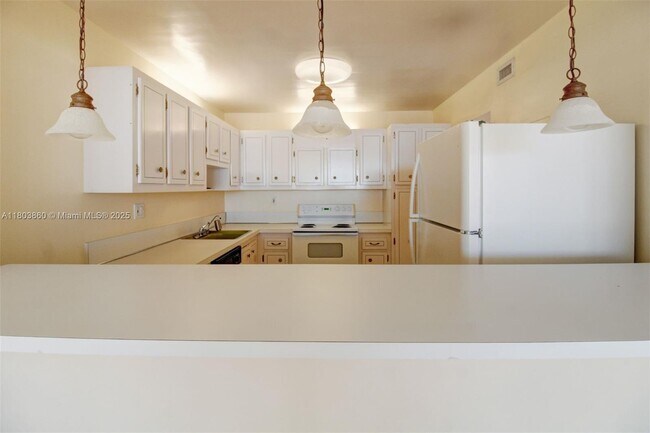 Building Photo - 18011 Biscayne Blvd