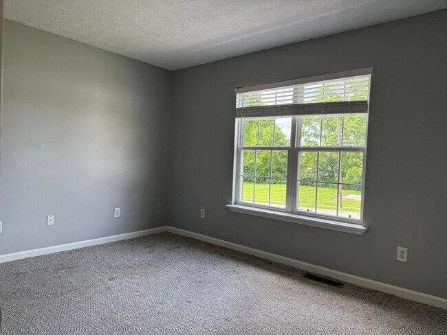 Building Photo - 3-Plex Green St